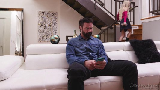 Превью Падчерица в гетрах любит баловать отчима минетом и жарким сексом № 10014