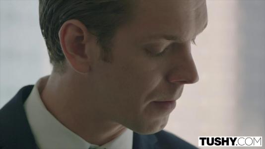 Превью Молодой парень любит, когда телка лижет его тугой анус № 1003