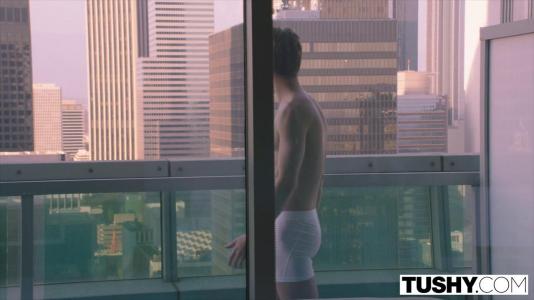 Превью Молодой парень любит, когда телка лижет его тугой анус № 1003