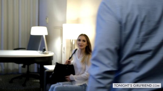 Превью Молодая телочка активно скачет на возбужденном члене бородача № 10050