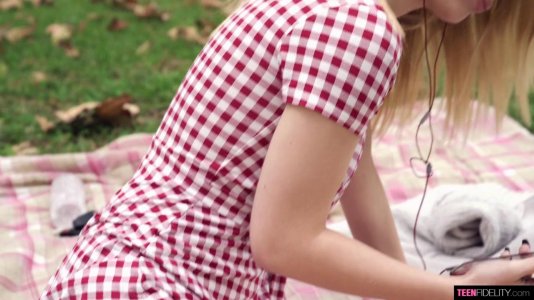 Превью Жена перед сном балует мужа минетом и жарким сексом № 10052