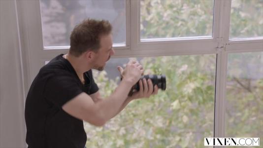 Превью Шикарная модель отсосала у фотографа и оседлала его каменный стояк № 1008