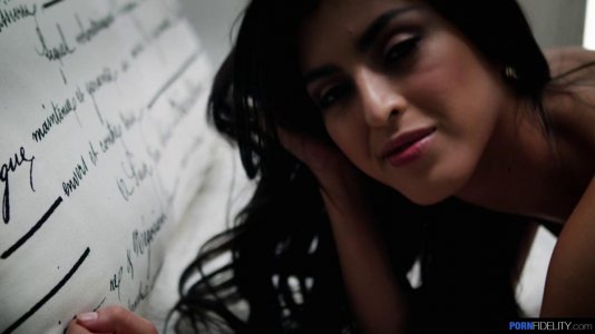 Превью Брюнетка в чулках после секс принимает струю спермы в ротик № 10100