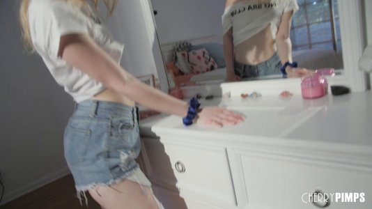 Превью Шикарная мастурбация киски от молодой телочки на каблуках № 10124