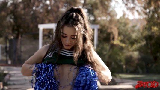 Превью Горячая болельщица активно скачет на возбужденном члене бойфренда № 10127