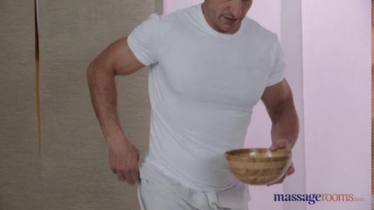 Превью Массажист делает куни и дарит брюнетке незабываемый секс № 10131