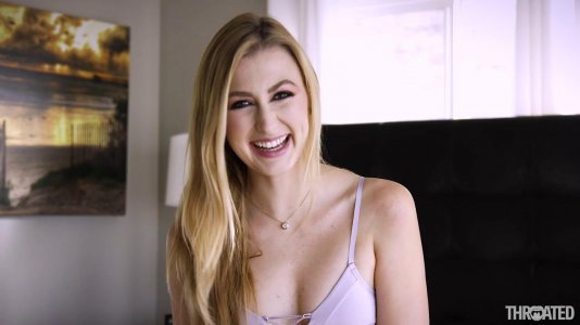 Превью Горловой минет и активная дрочка члена в исполнении развратной телки № 10165