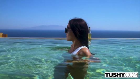 Превью Мужик отымел в анал свою красотку на открытом воздухе № 1018