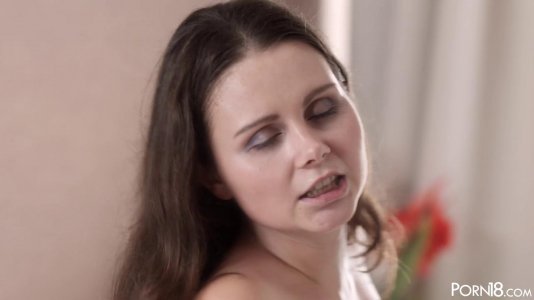 Превью Студенты решили немного расслабиться и занялись сексом у рабочего стола № 10205