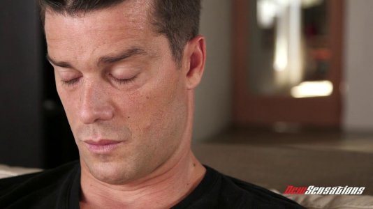 Превью Горячая брюнетка любит большие члены и по-настоящему жесткий секс № 10266