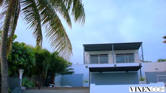 Превью Мачо устроил секс втроем с цыпочками на краю бассейна № 10339