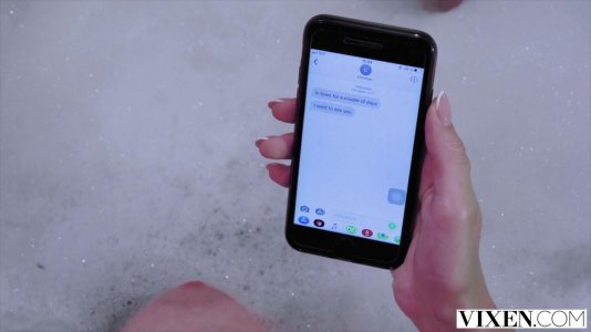 Превью Зрелый мужик дал двум молодым красоткам свой член для отсоса и секса № 10349