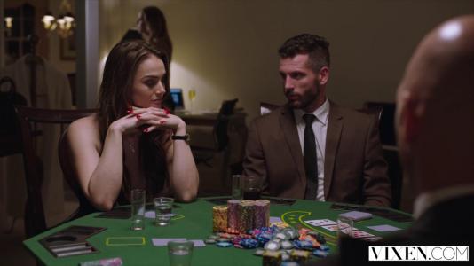 Деловой мужик довел до оргазма двух сексуальных цыпочек