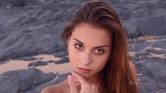 Превью Сексуальная цыпочка засветила свои упругие прелести на камеру № 1095