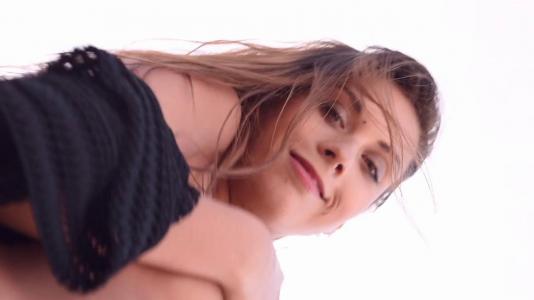 Превью Сексуальная цыпочка засветила свои упругие прелести на камеру № 1095