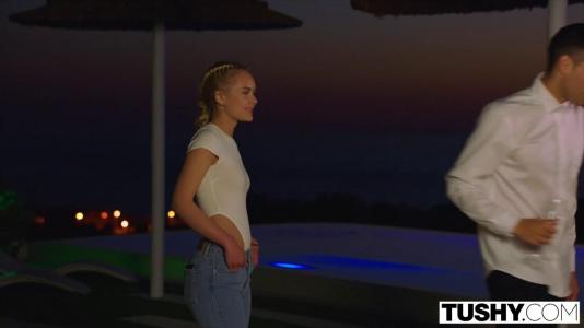 Превью Хрупкая блондинка получила в попку большой член и кончила № 116