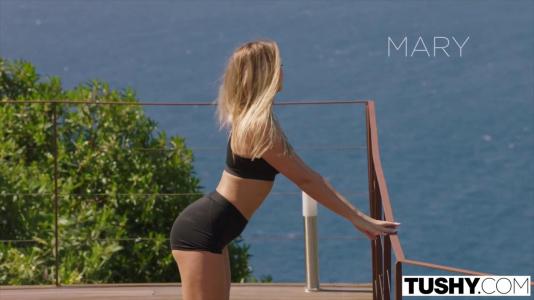 Превью Гибкая красотка занялась анальным сексом с мужиком на краю бассейна № 1221