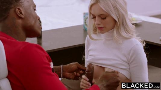 Превью Негр с большим членом заставил блондинку кончить несколько раз подряд № 130