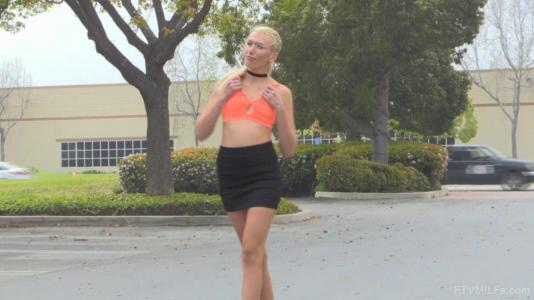 Превью Худощавая блондинка нежными пальцами доводит себя до оргазма № 1428