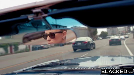 Превью Телочка любит сосать шоколадный член и скакать на крепком стволе № 1446