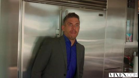 Превью Опытный мачо посадил на свой член очаровательную блондинку № 1543