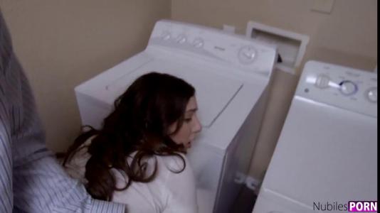 Превью Сводный брат устроил жесткий секс сестре в ванной комнате № 1617