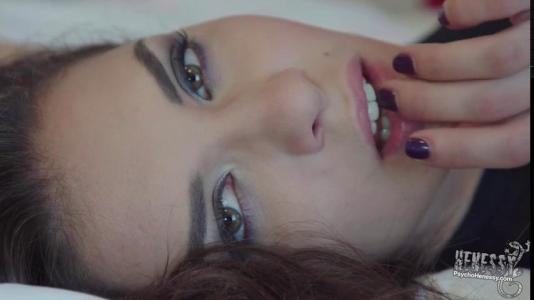 Превью Любительница мастурбации ласкает свою пилотку и стонет от кайфа № 1694