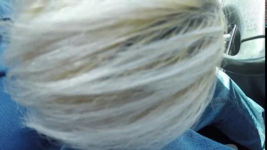 Превью Опытная телка сделала парню шикарный минет прямо в его машине № 1716