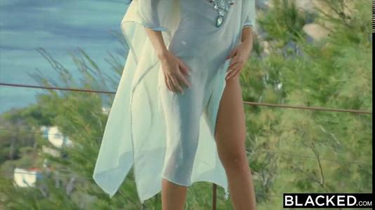 Превью Брюнетка дала негру вылизать свою киску и прокатила на его стволе № 1744