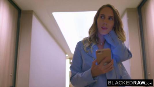 Превью Темнокожий парень дал блондинке отсосать свой огромный член № 1761