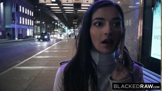 Превью Брюнетка заполучила в киску гигантский черный член своего приятеля № 1830