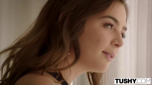 Превью Строгий босс устроил секс втроем с похотливыми сотрудницами № 1831