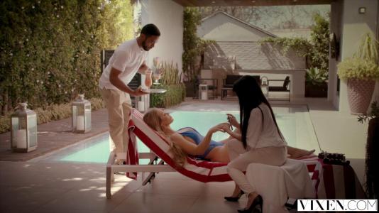 Превью Блондинка отблагодарила мужика минетом и сексом за массаж № 1867