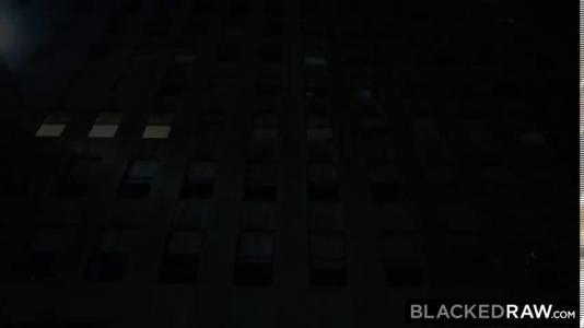 Превью Девка делает горловой минет негру и кончает от жесткого проникновения № 1869