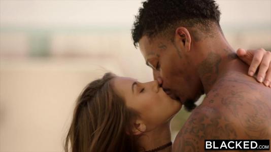 Превью Темнокожий мужик умеет делать шикарный куни и классно трахает цыпочку № 1880