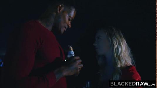 Превью Белокурая девица давится большим членом и трахается с негром № 1886