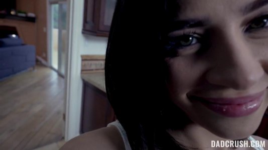 Двойным минетом молодые сучки разгорячили зрелый член