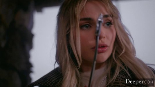 Превью Блонда с маленькими сиськами прыгает на члене нового ухажера № 19044