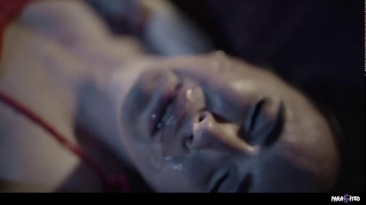 Грудастая девка с голубыми волосами кайфует от лесби ласк