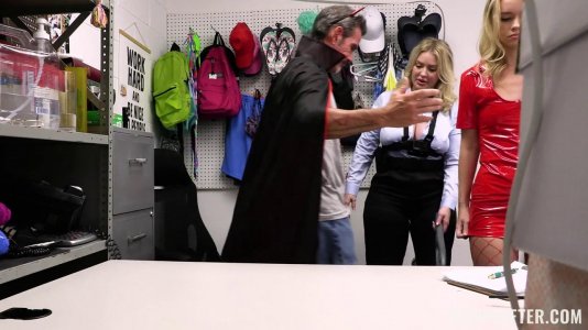 Превью Задастая блондинка неожиданно приняла участие в ЖМЖ № 19106