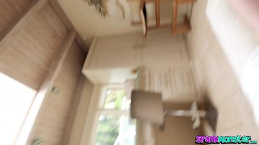 Превью Волосатая пилотка брюнетки вдохновляет парня на секс № 19108