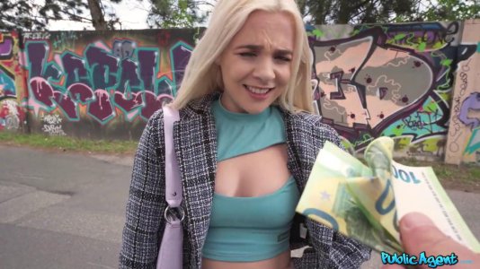 Превью Парень дал денег блондинке и она оседлала его ствол № 19130