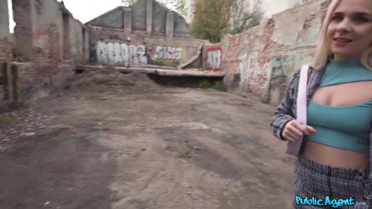 Превью Парень дал денег блондинке и она оседлала его ствол № 19130