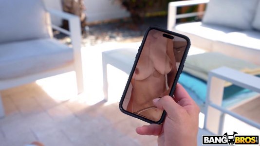 Превью Страстная милфа громко стонет во время траха с молодым № 19142