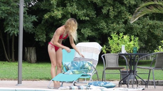 Превью Девушки с мокрыми кисками устроили лесби разврат у бассейна № 19150