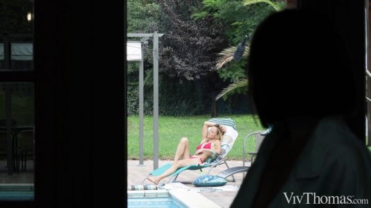 Превью Девушки с мокрыми кисками устроили лесби разврат у бассейна № 19150