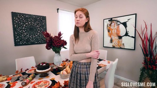 Превью Рыженькая мокрой киской светит перед приятелем № 19160