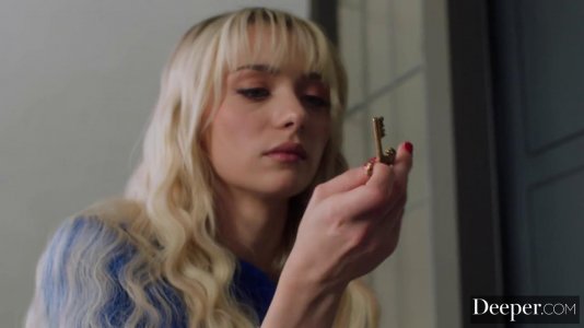 Превью Возбужденная блондинка заполучила черный член в киску № 19179