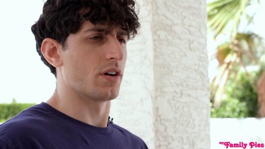 Превью Рыженькая уговорила подругу вместе в ЖМЖ потрахаться № 19192