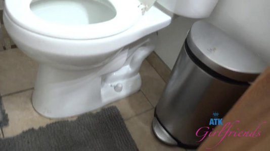 Превью Негритянка подставила шоколадную пизду для проникновения № 19221